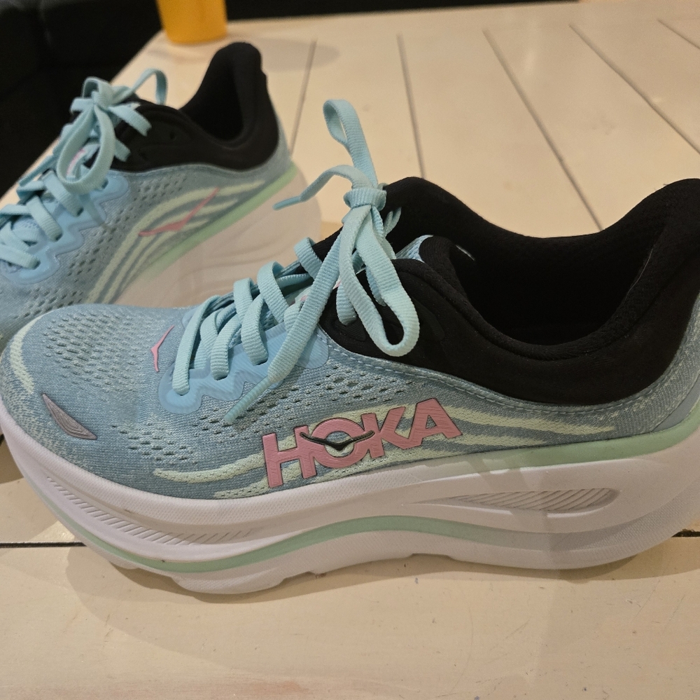 BRAND NEW  HOKA BONDI 9 WOMEN SIZE 6